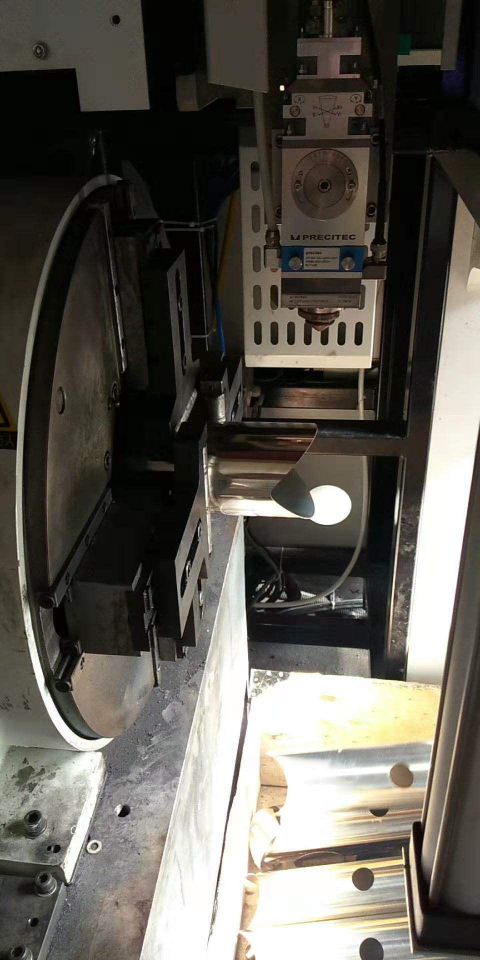 激光切管卡盤(pán)應(yīng)用現(xiàn)場(chǎng)